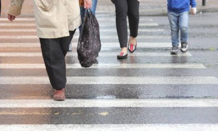 Bakıda avtomobil 54 yaşlı qadını vurdu