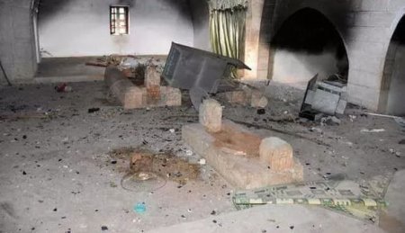 Suriyada xəlifənin məzarını dağıtdılar - FOTO