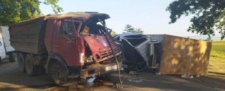 Cəlilabadda yük avtomobilləri toqquşub, 3 nəfər yaralanıb.