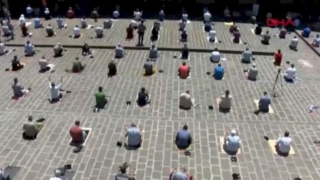 Türkiyədə məscidlər açıldı