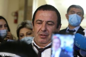 Tsarukyan ona qarşı baş verənləri “terror” adlandırdı