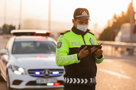 Parlament maska taxmayanlarla bağlı cərimələri artırdı: 100-800 manat Parlament maska taxmayanlarla bağlı cərimələri artırdı: 100-800 manat