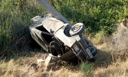 İmişlidə avtomobil aşdı, sürücü xəsarət aldı