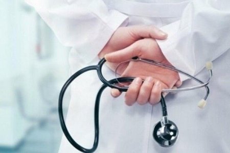 Azərbaycanda baş həkim işdən çıxarıldı — Karantin qaydalarını pozduğu üçün