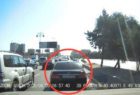 Bakıda sürücüsü söyüş söyən “AA” seriyalı avtomobil kimindir? - VİDEO