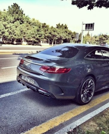 Bakıda iki cangüdənlə gəzən tələbə kimdir? - Fotolar 