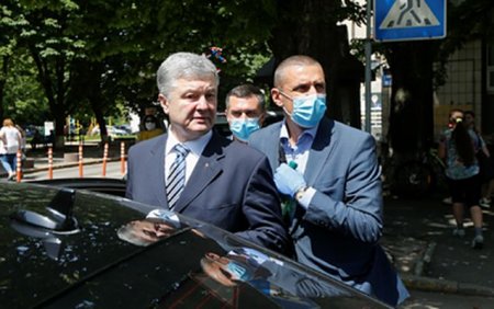 Poroşenko atasının dəfn mərasimini təxirə saldı