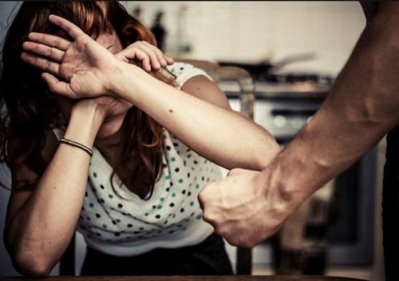 Azərbaycanda kişi hamilə arvadını vəhşicəsinə döydü: Bətnindəki körpə öldü - YENİLƏNİB