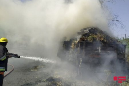 Ucarda yüklü traktor yanıb - FOTO