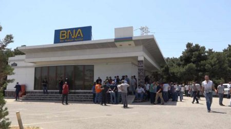 Yüzlərlə taksi sürücüsü fərqlənmə nişanı ala bilmir - VİDEO