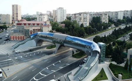 İlham Əliyev Bakının Neapol küçəsindəki yerüstü piyada keçidinin açılışında