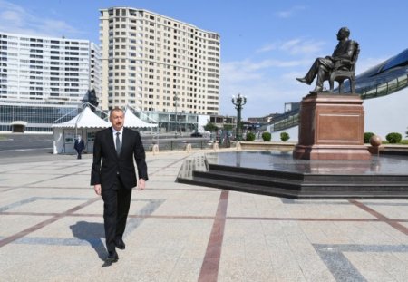 İlham Əliyev Bakının Neapol küçəsindəki yerüstü piyada keçidinin açılışında