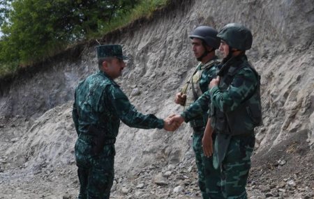 Elçin Quliyev “Qazax” əlahiddə sərhəd diviziyasının hərbi hissə və bölmələrində olub