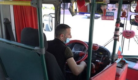 İctimai nəqliyyatda məcburi olan şəffaf arakəsmələr niyə gözə dəymir? - VİDEO