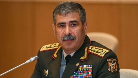 Zakir Həsənov şəxsi heyəti təbrik etdi