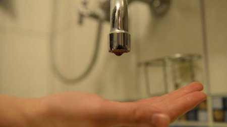 Ağsunun bu kəndində əhali 10 gündür içməli suya həsrətdir, qurumlar isə... (ŞİKAYƏT)