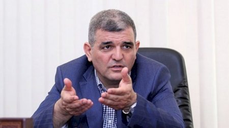 Fazil Mustafa “polisə gül atma” klipini bəyənib