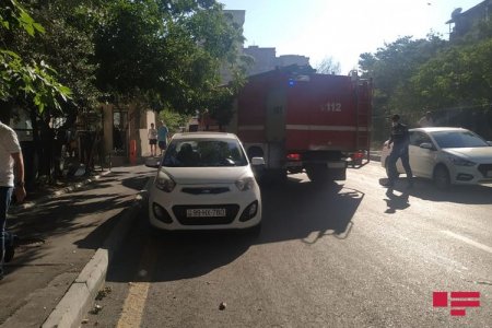 Bakıda yaşayış binasında yanğın başlayıb - FOTO