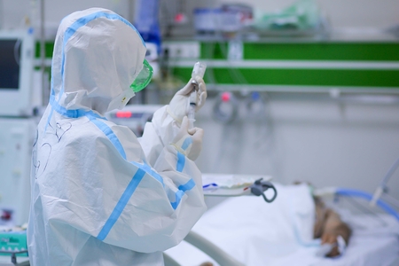 Koronavirusdan müalicə alan gənc: 