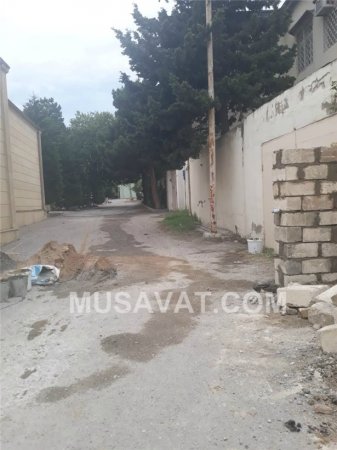 Ziya Məmmədovun qardaşının adamı "bu, bizim küçədir" deyir - Özbaşınalıq