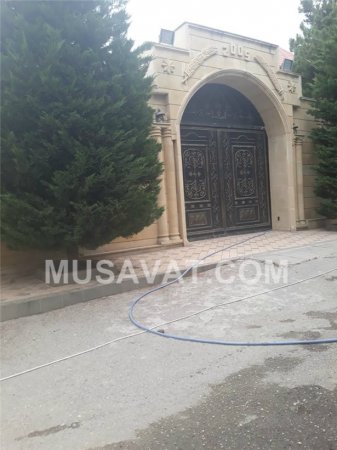 Ziya Məmmədovun qardaşının adamı "bu, bizim küçədir" deyir - Özbaşınalıq