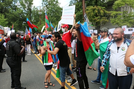 Vaşinqtonda erməni təxribatı -radikalların səfirliyimizə hücumunun qarşısı alınıb Vaşinqtonda erməni təxribatı -radikalların səfirliyimizə hücumunun qarşısı alınıb