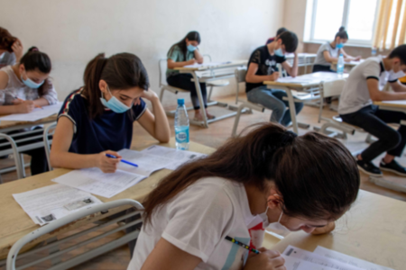 DİM: 1 nəfərdə mobil telefon aşkarlandığı üçün imtahandan xaric olunub