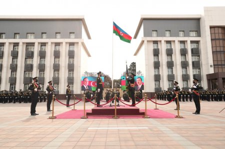 Vilayət Eyvazov məzunlara paqonlarını təqdim etdi - Foto
