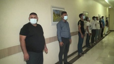 Əsgərlikdən gələn oğluna məclis təşkil edən ata cərimələndi