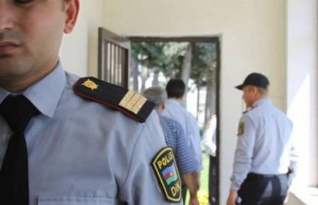 İstirahətə gedərkən polis forması geyindi, həbs edildi