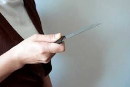 Qazaxda QANLI OLAY: Qadın ərini və qayınatasını bıçaqladı