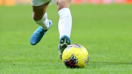 Xəstə futbolçu meydanda 19 nəfəri koronavirusa yoluxdurdu