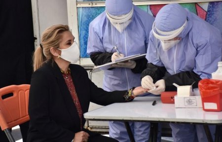 Daha bir ölkə başçısı koronavirusa yoluxdu - FOTO