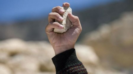 Azərbaycanda koronaviruslu şəxs küçədə qonşusu ilə dalaşdı