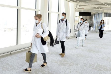 COVID-19 sahəsində çalışan 115 kubalı tibb mütəxəssisi Azərbaycana gəlib