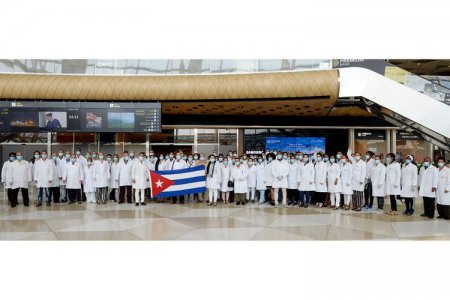 COVID-19 sahəsində çalışan 115 kubalı tibb mütəxəssisi Azərbaycana gəlib