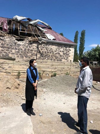 Ombudsman ermənilərin silahlı hücumu nəticəsində dağıdılmış evlərə baş çəkib