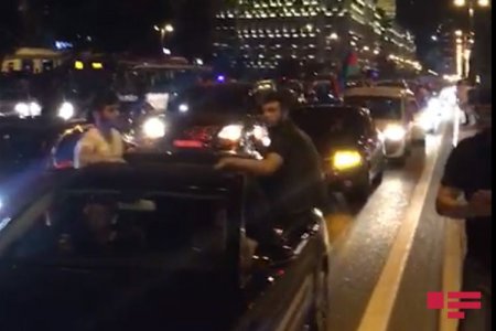 Azərbaycanın rayon və şəhərlərində Ordumuza dəstək yürüşləri keçirilib - FOTO