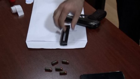 Oğurluq edənlər və qanunsuz silah gəzdirən şəxs saxlanıldı - Fotolar