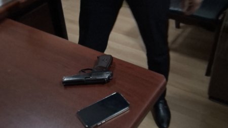 Oğurluq edənlər və qanunsuz silah gəzdirən şəxs saxlanıldı - Fotolar