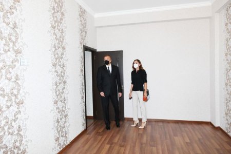 Bakıda şəhid ailələrinə, müharibə əlillərinə mənzillərin və avtomobillərin təqdim olunması mərasimi keçirilib - FOTO - YENİLƏNİB