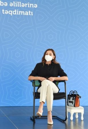 Bakıda şəhid ailələrinə, müharibə əlillərinə mənzillərin və avtomobillərin təqdim olunması mərasimi keçirilib - FOTO - YENİLƏNİB