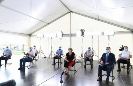 Bakıda şəhid ailələrinə, müharibə əlillərinə mənzillərin və avtomobillərin təqdim olunması mərasimi keçirilib - FOTO - YENİLƏNİB