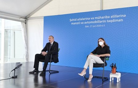 Bakıda şəhid ailələrinə, müharibə əlillərinə mənzillərin və avtomobillərin təqdim olunması mərasimi keçirilib - FOTO - YENİLƏNİB