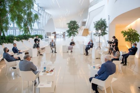 Prezidentin köməkçisi bir sıra ziyalı və ictimai xadimlərlə görüşüb - FOTO