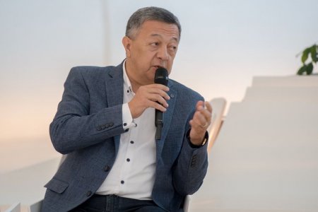 Prezidentin köməkçisi bir sıra ziyalı və ictimai xadimlərlə görüşüb - FOTO