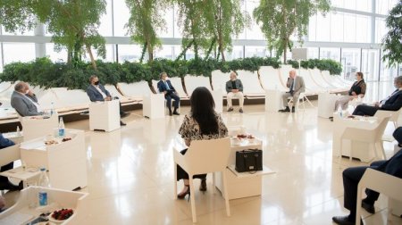 Prezidentin köməkçisi bir sıra ziyalı və ictimai xadimlərlə görüşüb - FOTO