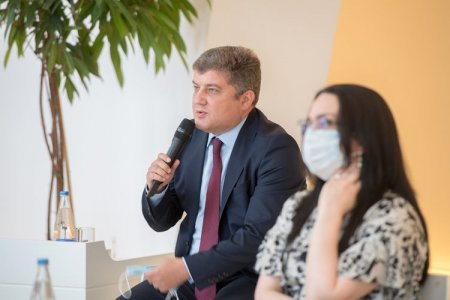 Prezidentin köməkçisi bir sıra ziyalı və ictimai xadimlərlə görüşüb - FOTO