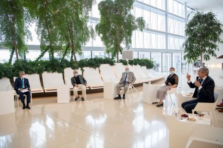 Prezidentin köməkçisi bir sıra ziyalı və ictimai xadimlərlə görüşüb - FOTO