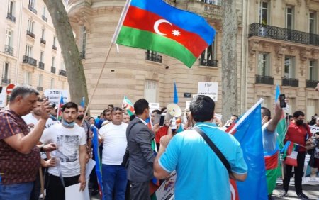 Parisdə Ermənistanın təxribatları əleyhinə aksiya keçirilib - Fotolar